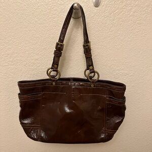 EXCELLENT CONDITION Coach Gallery Laced Patent Tote with matching wallet 😍